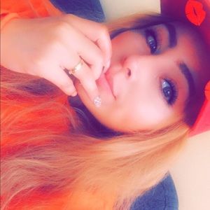 Meet your Posher, Estefani